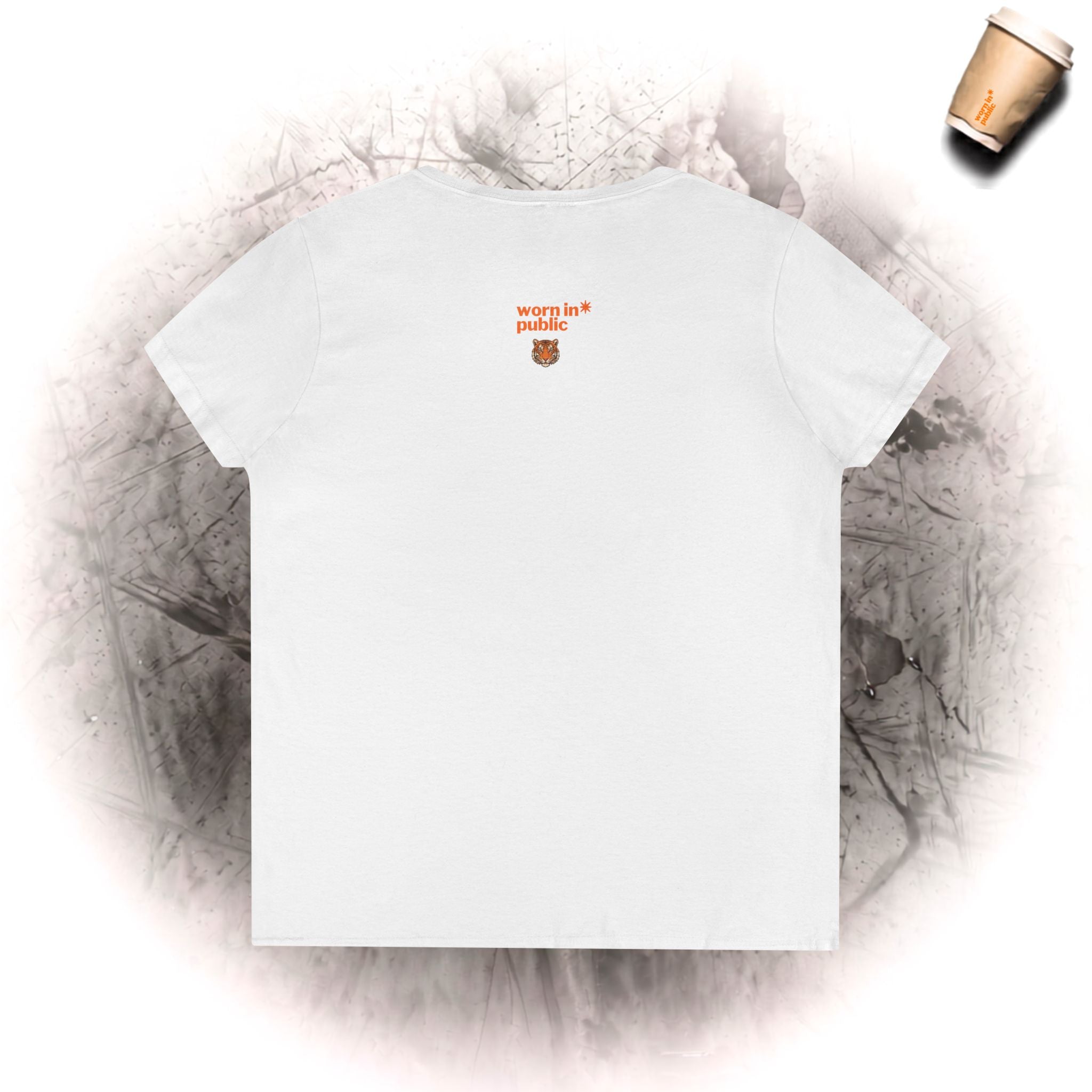 Kätzchen oder Tiger? V-Ausschnitt T-Shirt | Süße Katzen-Illustration Pastell-Grafik-Shirt