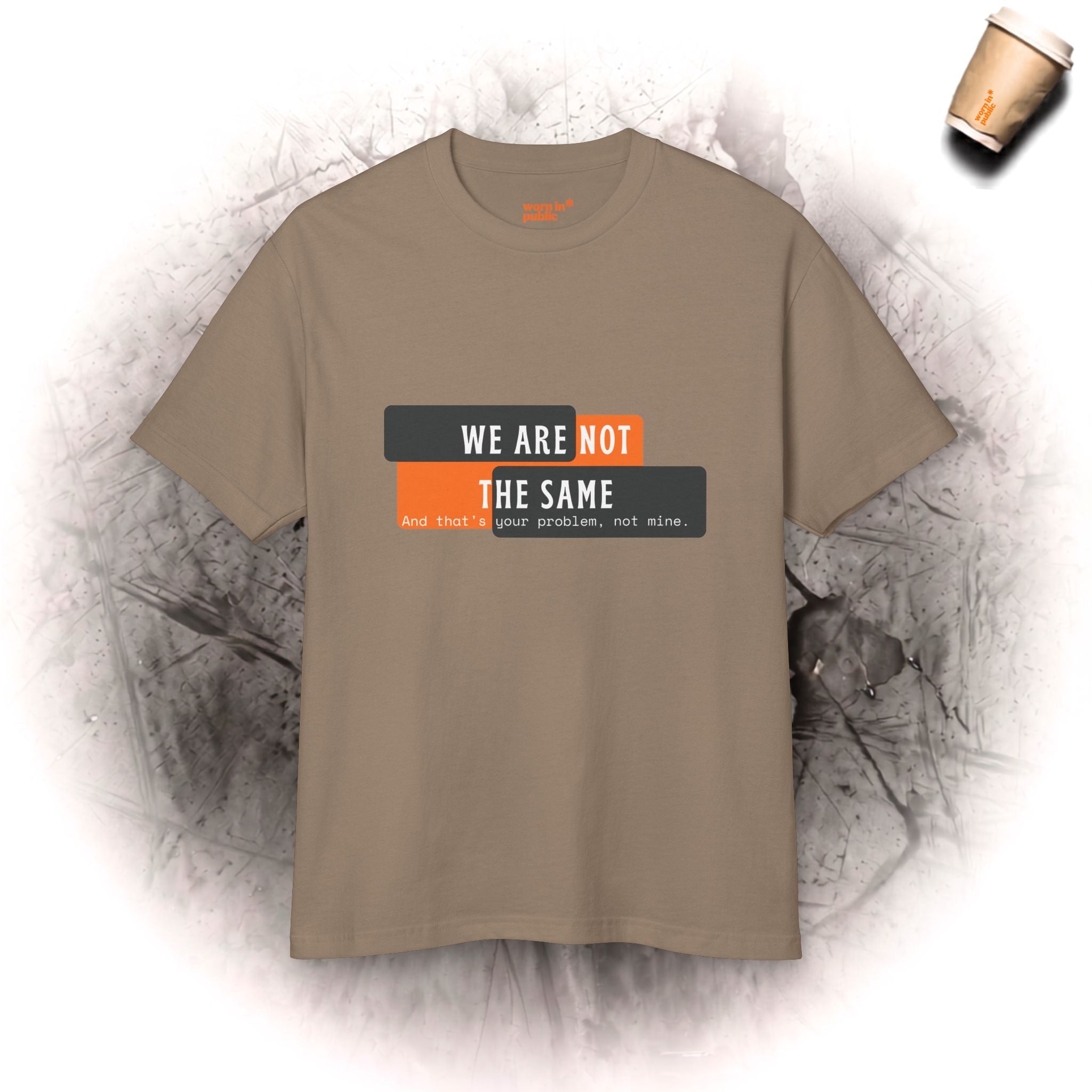 We Are Not The Same Oversized T-Shirt mit Schulterabfall | Statement-Grafik-Shirt