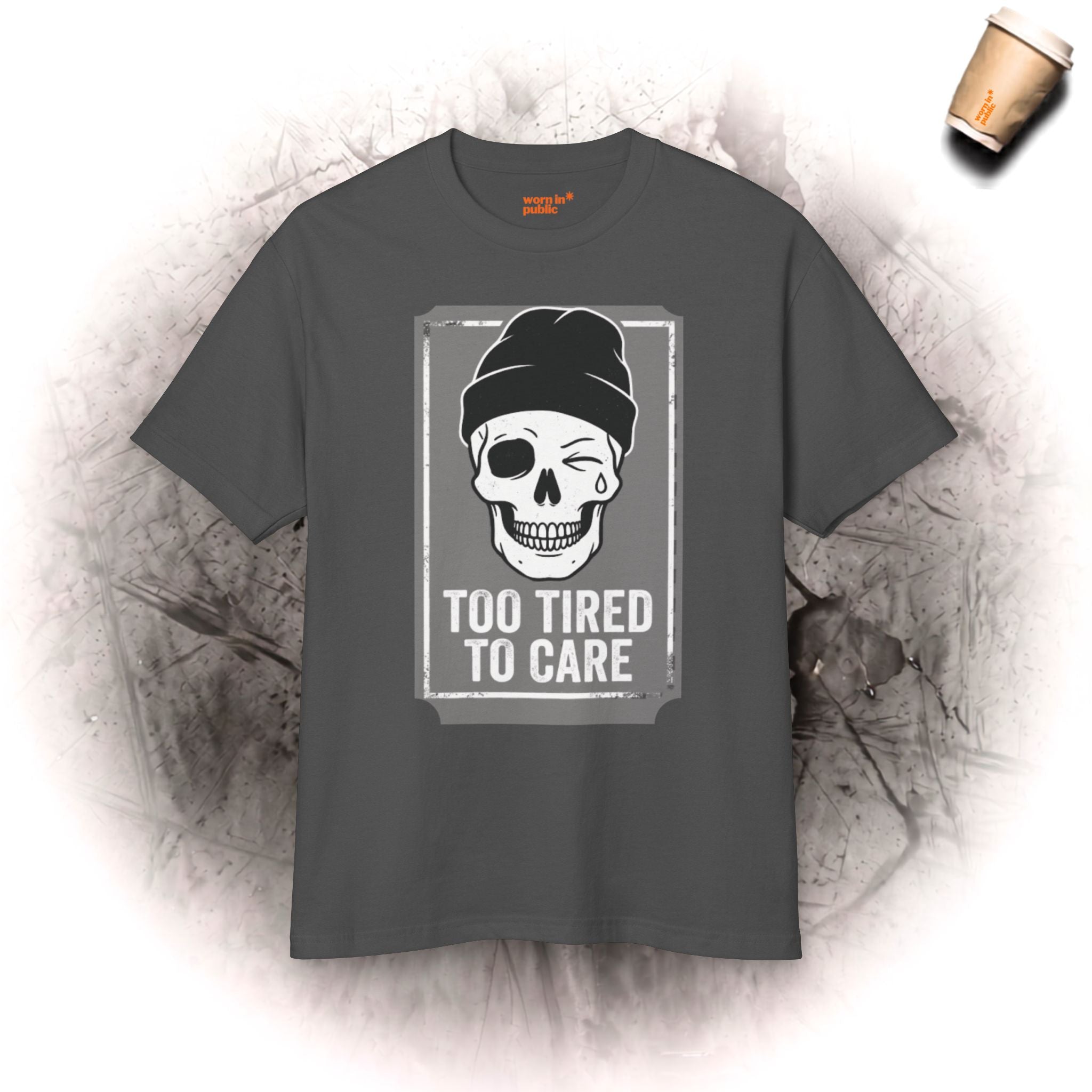 T-Shirt mit Totenkopfmotiv „Too Tired To Care“ | Lustiges, sarkastisches Grafik-T-Shirt für Erschöpfte