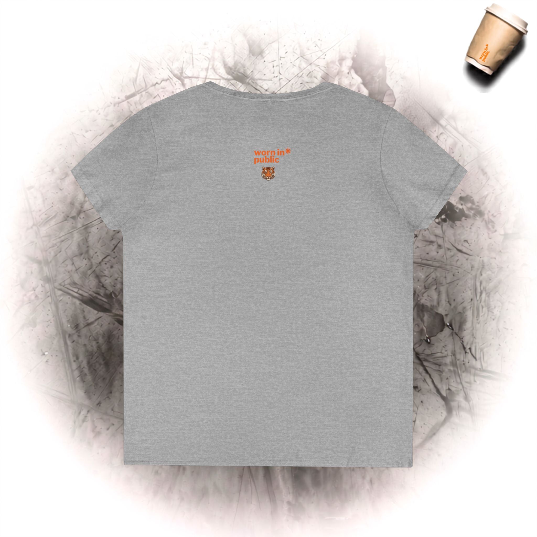 Kätzchen oder Tiger? V-Ausschnitt T-Shirt | Süße Katzen-Illustration Pastell-Grafik-Shirt