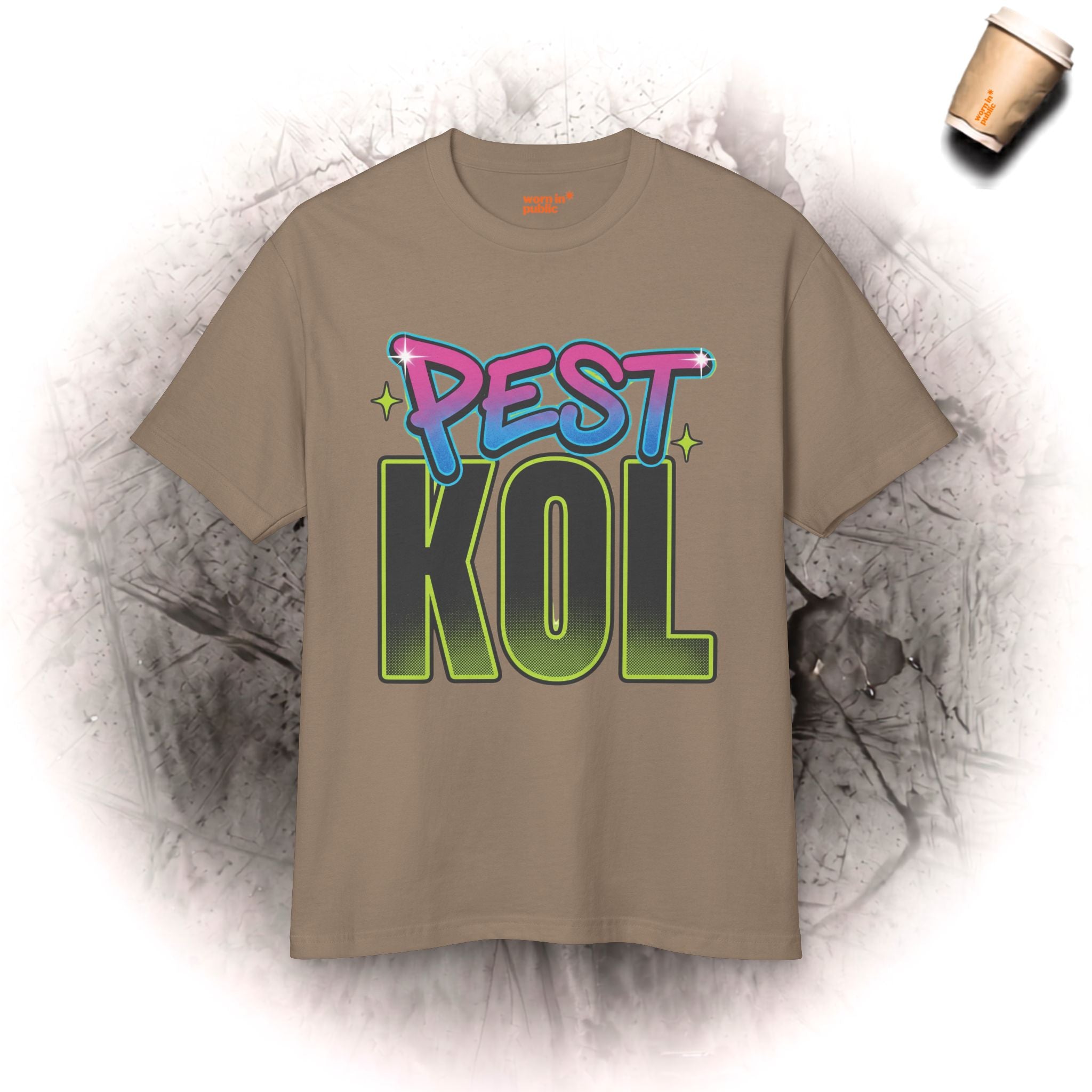 Pest Kol | Retro Unisex Streetwear-Grafik-T-Shirt mit kräftiger Schrift
