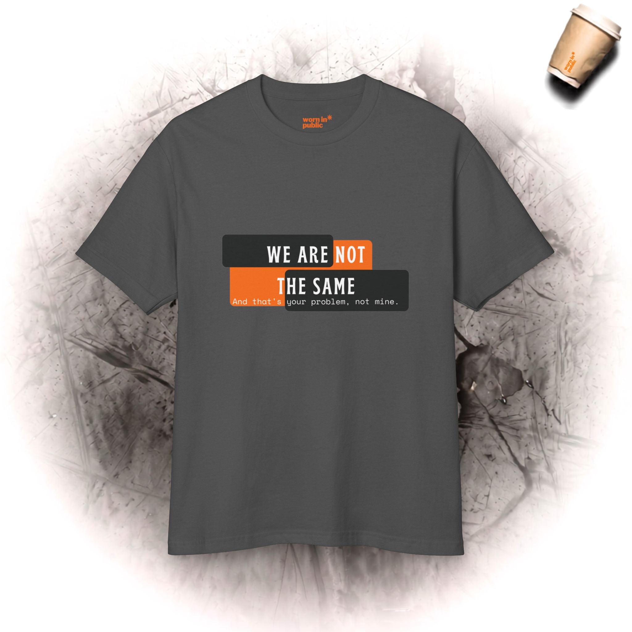 We Are Not The Same Oversized T-Shirt mit Schulterabfall | Statement-Grafik-Shirt