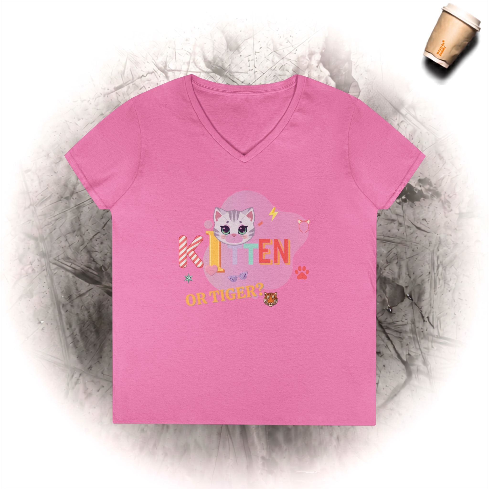 Kätzchen oder Tiger? V-Ausschnitt T-Shirt | Süße Katzen-Illustration Pastell-Grafik-Shirt